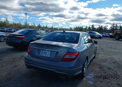 2014 Mercedes-Benz C 300 Sport 4Matic из США, поврежденный, VIN WDDGF8AB0ER321220